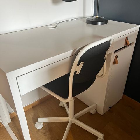 Skrivebord og kontorstol barn fra Ikea