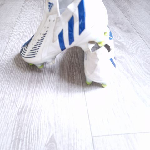 Adidas Predator fotballsko
