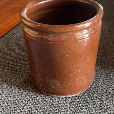 Gammel brun keramikkpotre 5liter
