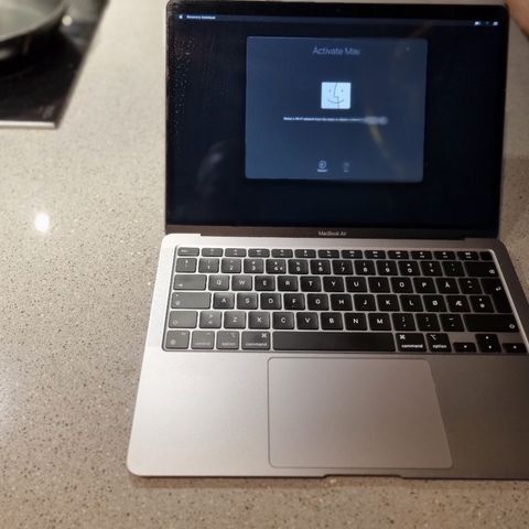 MacBook Air 13 M1/8/256 2020
