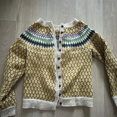 Hjemmestrikket cardigan