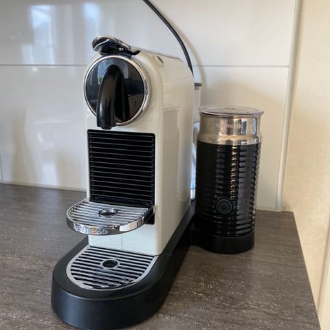 Nespresso kaffemaskin med melkesteamer