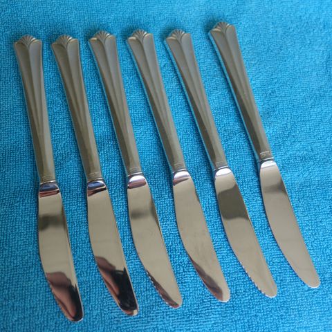6 bestikk kniver i sølv   merke Rådhus med vifte