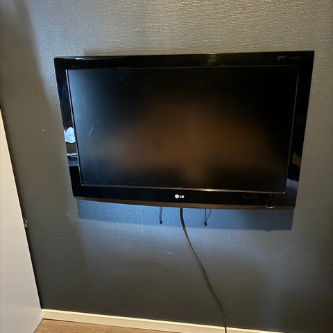 LG 37’’ TV vegghengt