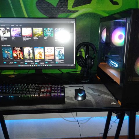 Gaming pc setup med rtx4060 skjerm tastatur osv.