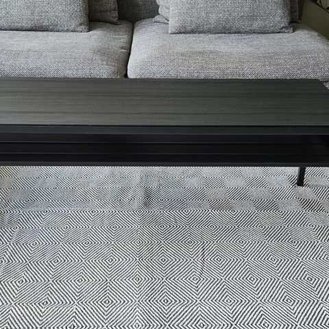 Sofabord med vendbar bordplate