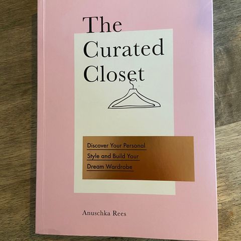 The Curated Closet av Anuschka Rees