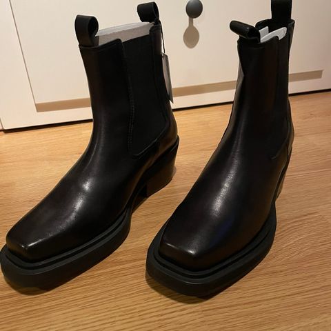 Svarte leather boots fra keepfit