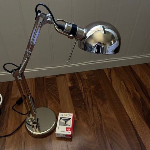 Arbeidslampe (bordlampe) fra Ikea