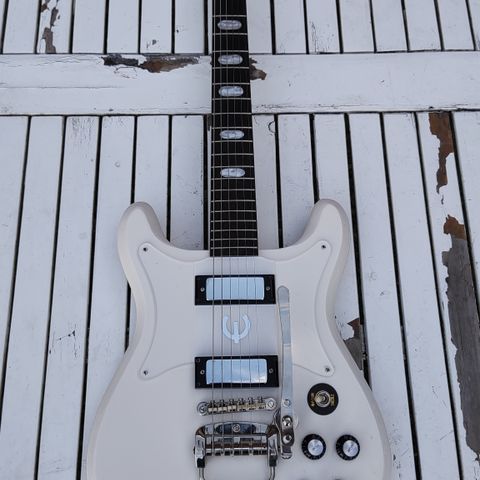 Epiphone Crestwood Custom