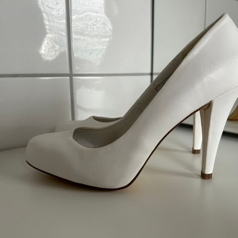 Splitter nye wedding shoes - hvite pumps 39