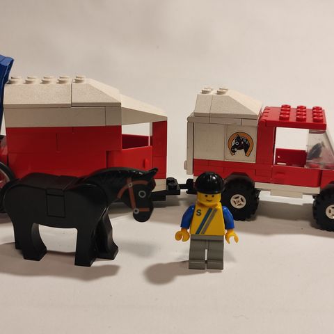 Horse Trailer (6359) fra Lego Classic Town.