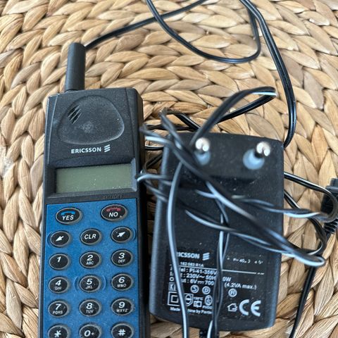 Ericsson GA628 - retro mobiltelefon