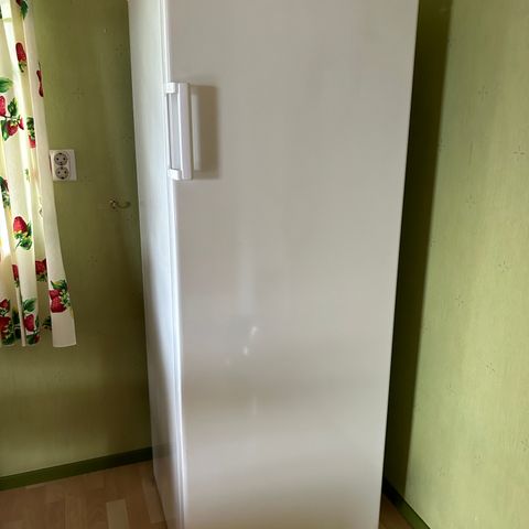 Kjøleskap Bauknecht ca 170 cm høyt