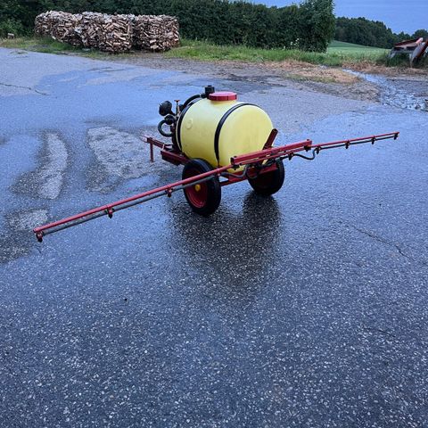 Hardi 200 liter sprøyte med 3,5 hk bensin motor