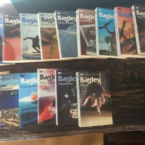 16 Desmond Bagley bøker