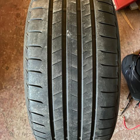 Bridgestone  ALENAZA ,  275/40  R20. 106 W