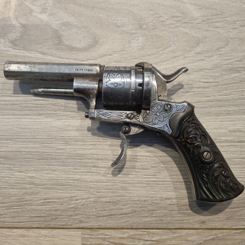 Antikk revolver