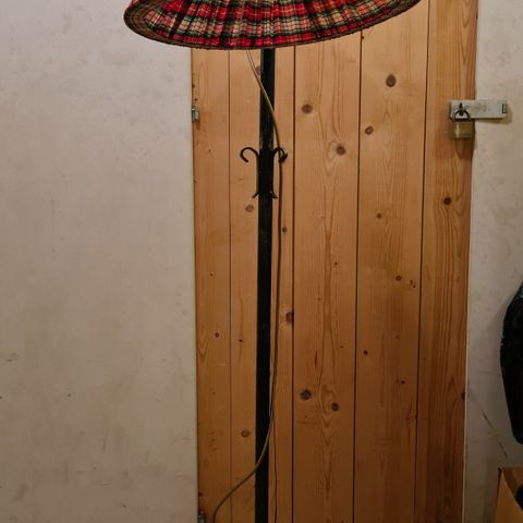 Stålampe i smijern