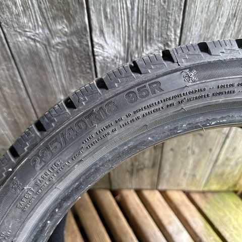 Vinterdekk 235/40R18