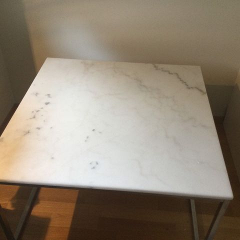 Salongbord i hvit marmor ,  500kr