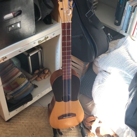 Jarana og media guitarra