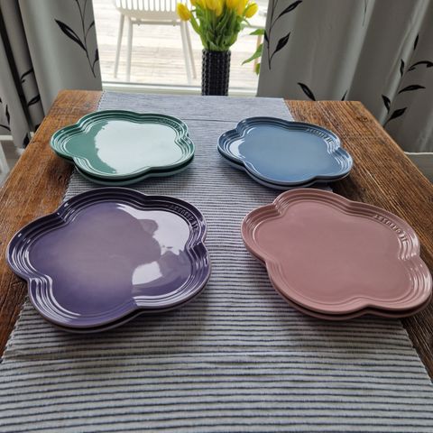 🌸 Sjelden Le Creuset Flower Collection tallerkene 🌸