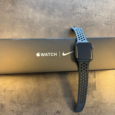 Apple Watch 5 44mm Nike edt GPS+Cellular