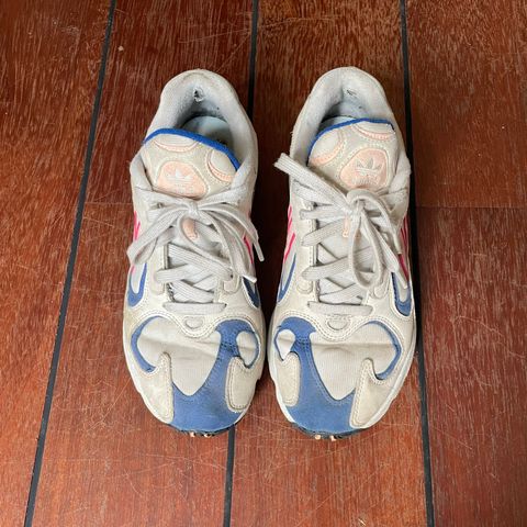 Adidas Yung-1 Sneakers strl 39,5