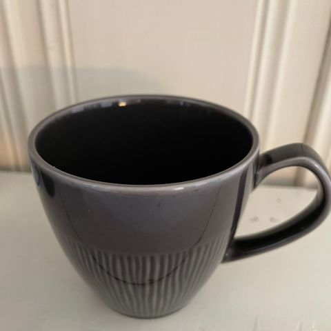 Knust kopper? 8 mørkgrå kaffekopper fra Bohus