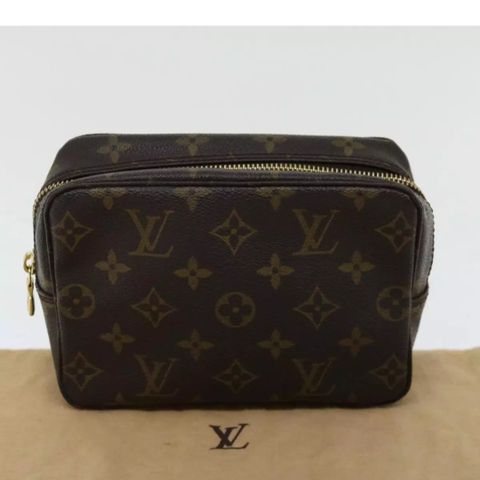 Louis Vuitton trousse toilette 18