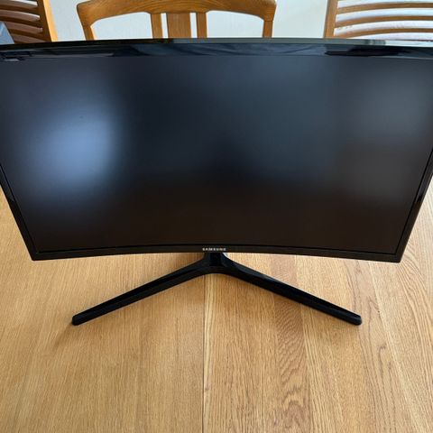 Samsung Odyssey LC24RG50FQUXEN 24" buet gamingskjerm