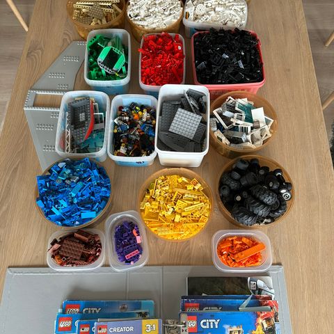 Store mengder assortert Lego