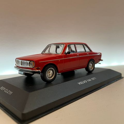 1:43 VOLVO 144  1971