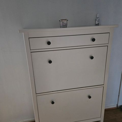 Hemnes skoskap selges