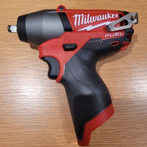 Ubrukt Milwaukee M12 CIW38-0 3/8" muttertrekker (kun maskin)