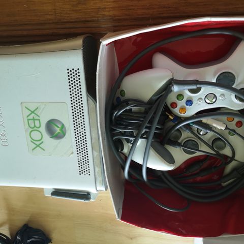 Xbox 360 med tilbehør