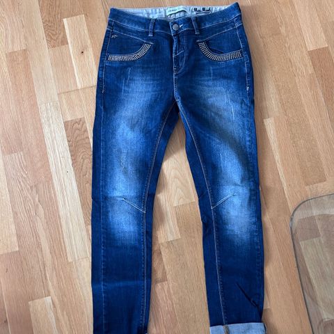 Mos Mosh Jeans.  Str 29. Nypris 1495 kr