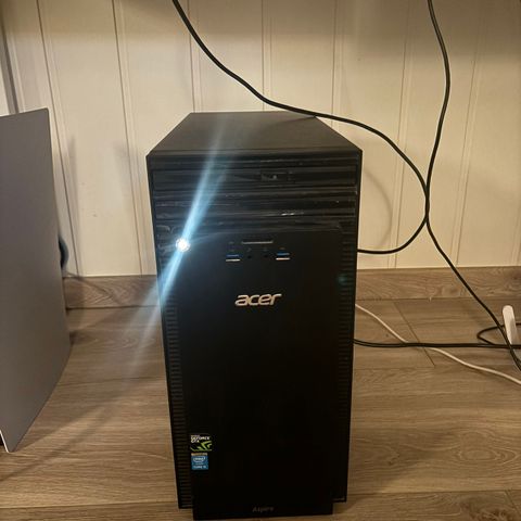 Pent brukt Acer Aspire TC-705 selges!