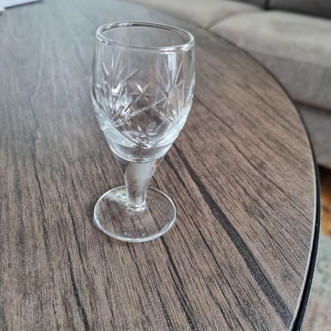 Dram glass fra Finn fra Hadeland