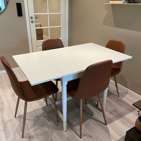 Pent brukt spisebord/slagbord fra IKEA