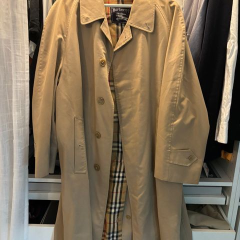 Burberry trenchcoat