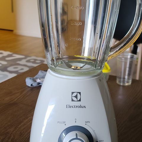 Electrolux Blender 1500 ml gis bort