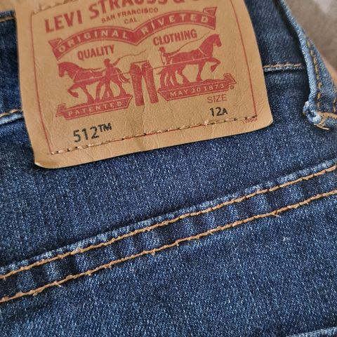 Levis slim taper 512