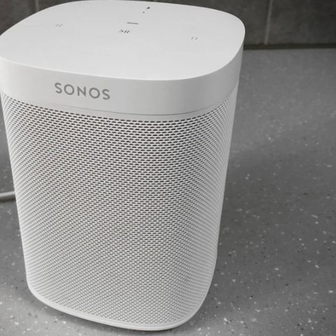 Sonos one (med stemmestyring) - såvidt brukt - ingen skader