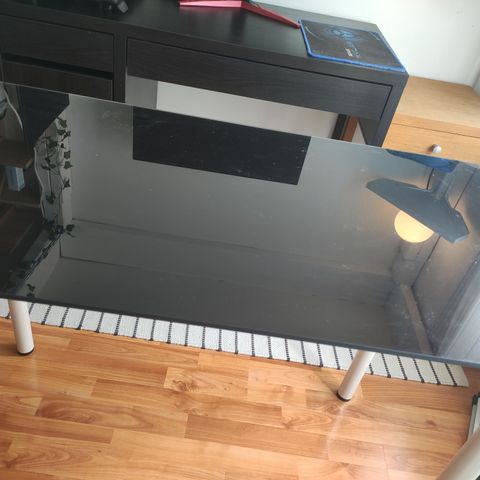 Stylish and Nice Glass desk