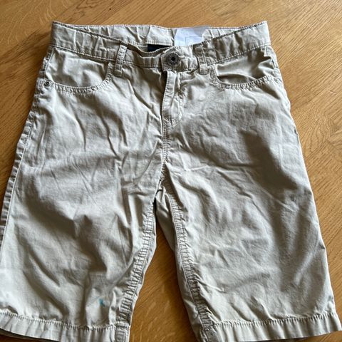 Str 146 beige shorts fra C&A