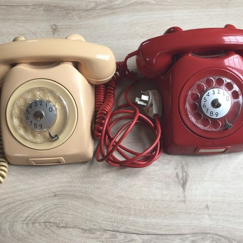 To retro telefoner fra Sverige