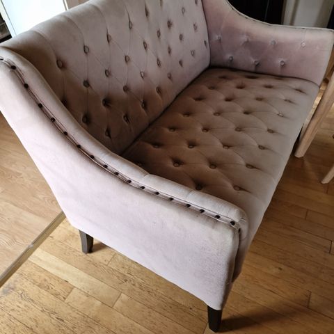 Rosa sofa