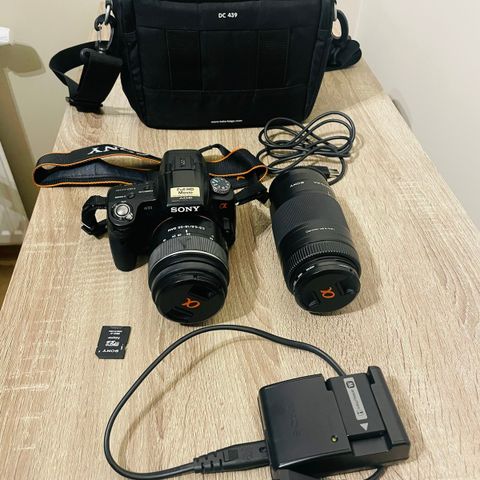 UTLEIE: Sony a33 speilreflekskamera med utstyr